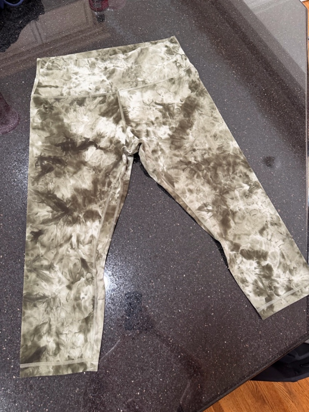 Lululemon Olive Green Marble Pattern Super Soft Cropped Leggings Sz 14